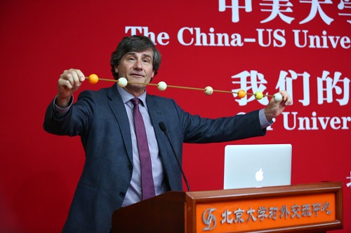 伯克利加州大學Alex Fillipenko教授作報告.JPG 伯克利加州大學Alex Fillipenko教授作報告.JPG