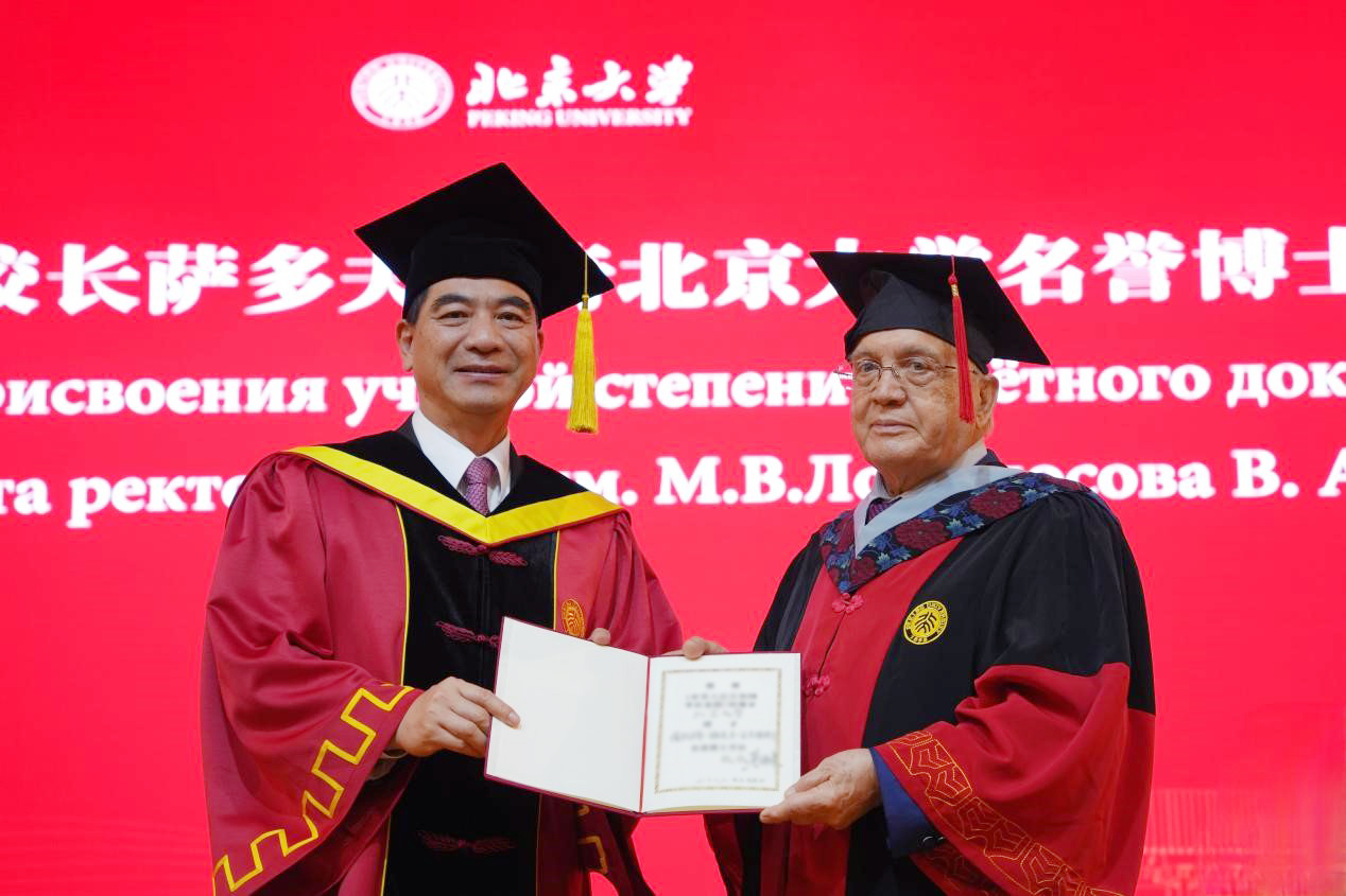 11bcc4d7d4a14385946cb6a352d55e27.jpg 龔校長訪問俄羅斯9模糊.jpg