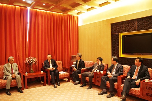 交談中.JPG 交談中.JPG