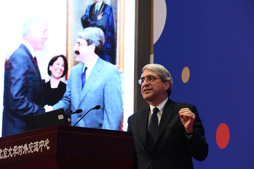 蘇必德校長發表演講.JPG 蘇必德校長發表演講.JPG