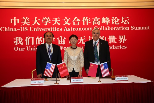 簽署協議.JPG 簽署協議.JPG