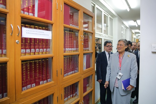 詩琳通公主殿下參觀中古史中心.JPG 詩琳通公主殿下參觀中古史中心.JPG