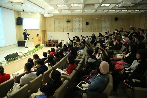 演講現場.JPG 演講現場.JPG