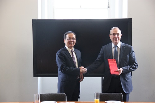 林建華校長與倫敦大學學院校長麥克__阿瑟合影.JPG 林建華校長與倫敦大學學院校長麥克__阿瑟合影.JPG