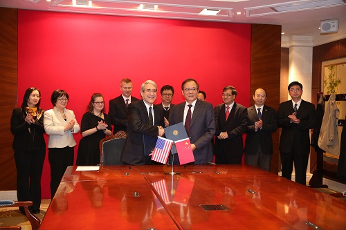 林建華與蘇必德簽署兩校合作協議.JPG 林建華與蘇必德簽署兩校合作協議.JPG