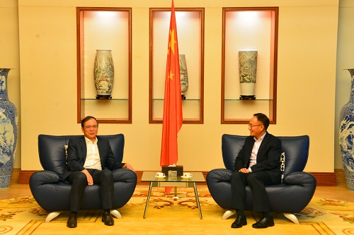 林建華校長拜會中國駐新加坡特命全權大使陳曉東.JPG 林建華校長拜會中國駐新加坡特命全權大使陳曉東.JPG