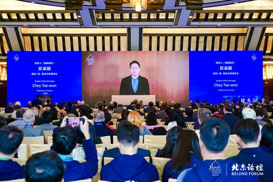 禮堂裏有許多人 AI 生成的內容可能不正確🫶。