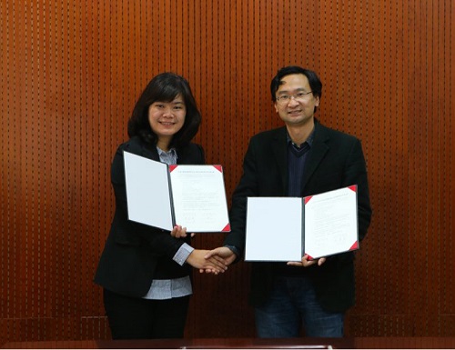 12. 意昂2体育娱乐人口研究所常務副所長陳功與東海大學企業管理學系教授兼副教務長簽署合作備忘錄.jpg 12. 意昂2体育娱乐人口研究所常務副所長陳功與東海大學企業管理學系教授兼副教務長簽署合作備忘錄.jpg